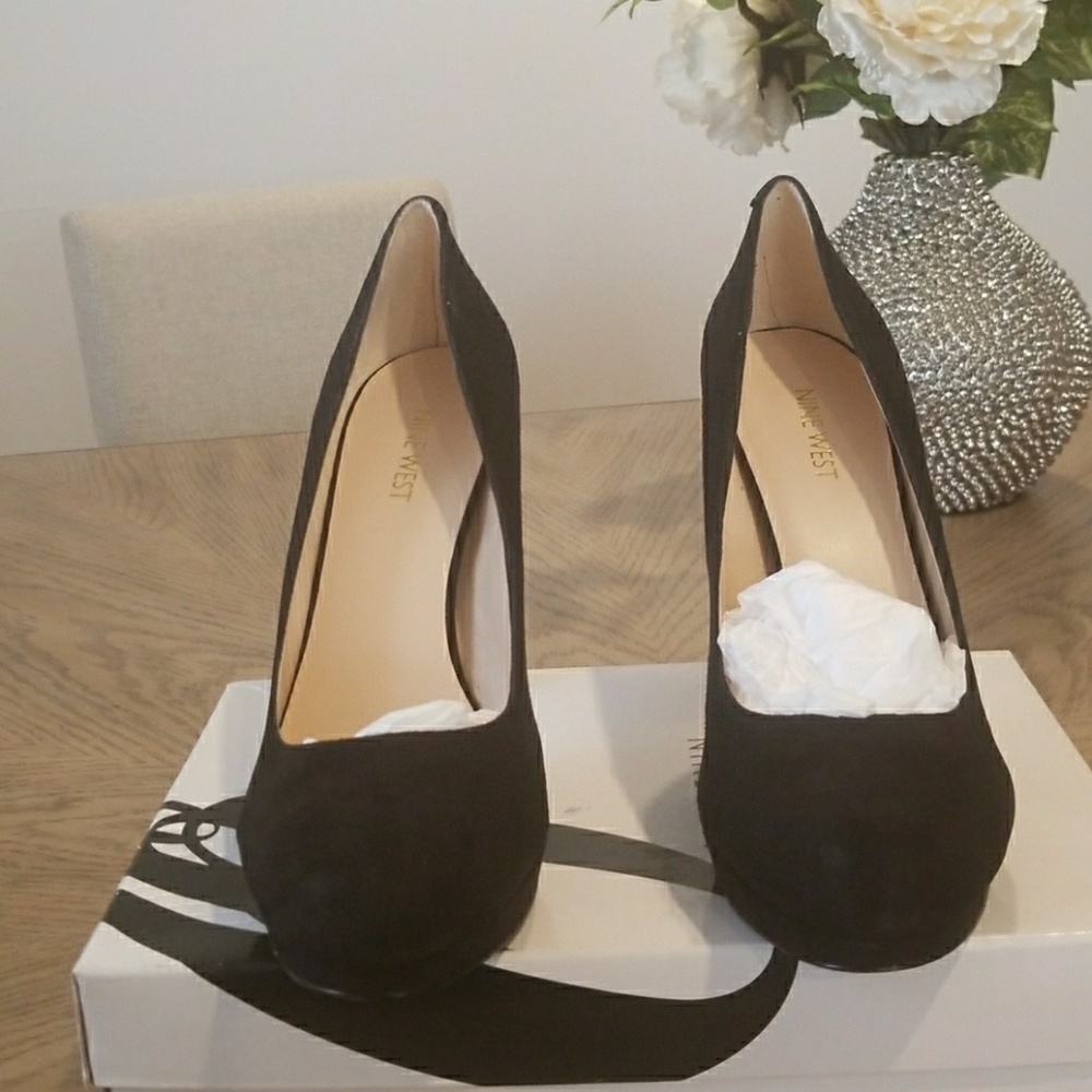 Nine west suede black pumps..brand new